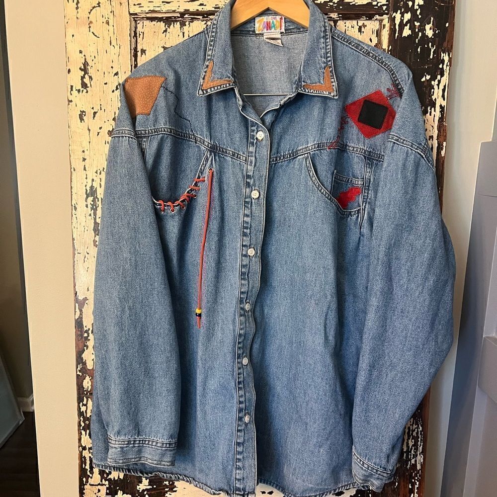 Vintage Zanadi embroidered patch western denim long sleeve top. Women’s size 26.